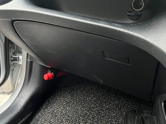 シエンタ ハイブリッドＸ　両側パワースライドドア　純正ナビ　トヨタセーフティセンス　左右シートヒーター　コーナーセンサー　ＤＶＤ再生　Ｂｌｕｅｔｏｏｔｈ　フルセグ　ＬＥＤヘッドライト　ＥＴＣ　オートハイビーム　スマートキー（20枚目）