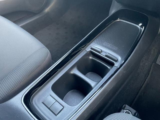 アクア Ｇ　トヨタセーフティセンス　純正ディスプレイオーディオ　Ｂカメラ　Ｂｌｕｅｔｏｏｔｈ　ビルトインＥＴＣ　オートライト　ＬＥＤヘッドライト　オートハイビーム　レーダークルーズコントロール　クリアランスソナー（17枚目）