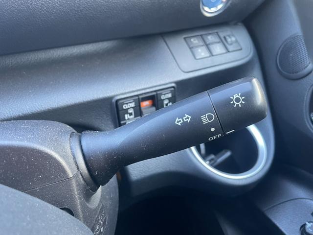 シエンタ ハイブリッドＧ　純正ナビ　全周囲カメラ　Ｂｌｕｅｔｏｏｔｈ　フルセグＴＶ　オートライト　オートハイビーム　クルーズコントロール　ドラレコ　両側パワースライドドア　スマートキー　プッシュスタート（13枚目）