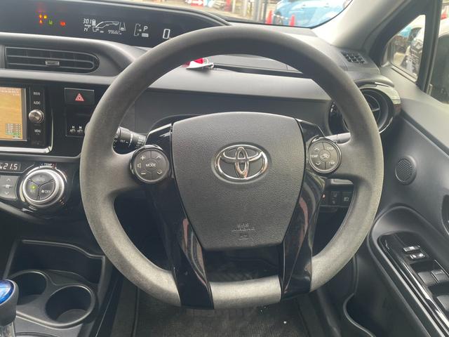 アクア Sスタイルブラック トヨタセーフティセンス 純正ナビ Bカメラ Bluetooth フルセグTV オートライト オートハイビーム ビルトインETC ステアリングリモコン スマートキー プッシュスタート ドライブレコーダー(4枚目)