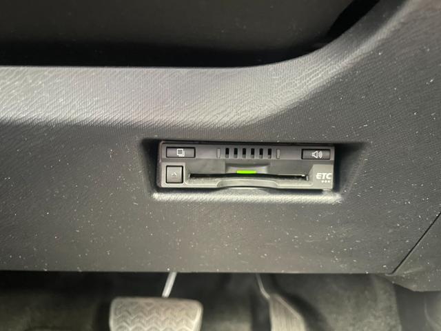 アクア Sスタイルブラック トヨタセーフティセンス 純正ナビ Bカメラ Bluetooth フルセグTV オートライト オートハイビーム ビルトインETC ステアリングリモコン スマートキー プッシュスタート ドライブレコーダー(13枚目)