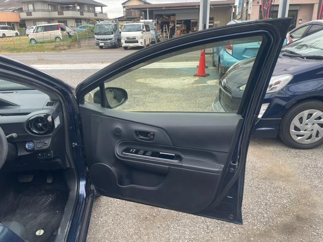 アクア Sスタイルブラック トヨタセーフティセンス 純正ナビ Bカメラ Bluetooth フルセグTV オートライト オートハイビーム ビルトインETC ステアリングリモコン スマートキー プッシュスタート ドライブレコーダー(22枚目)