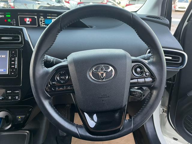 プリウス Sツーリングセレクション モデリスタエアロ 黒レザー パナソニックナビ シートヒーター 純正17インチAW トヨタセーフティセンス ドライブレコーダー LEDヘッドライト バックカメラ ETC オートハイビーム レーンアシスト(5枚目)