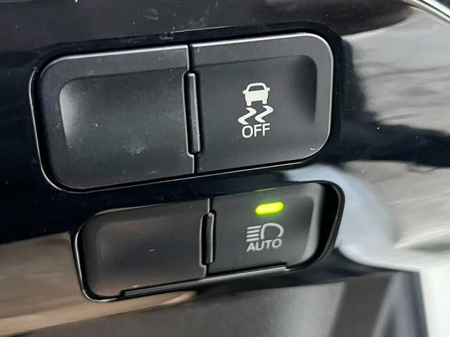 プリウス Sツーリングセレクション モデリスタエアロ 黒レザー パナソニックナビ シートヒーター 純正17インチAW トヨタセーフティセンス ドライブレコーダー LEDヘッドライト バックカメラ ETC オートハイビーム レーンアシスト(12枚目)