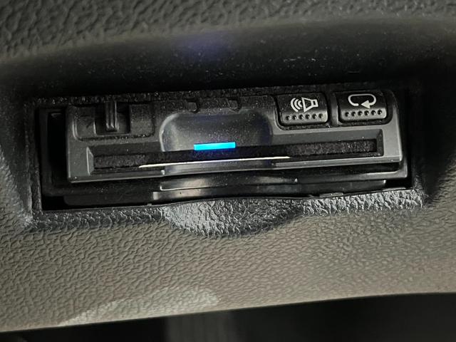 プリウス Sツーリングセレクション モデリスタエアロ 黒レザー パナソニックナビ シートヒーター 純正17インチAW トヨタセーフティセンス ドライブレコーダー LEDヘッドライト バックカメラ ETC オートハイビーム レーンアシスト(13枚目)