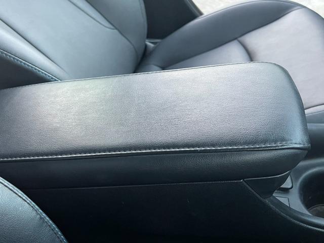 プリウス Sツーリングセレクション モデリスタエアロ 黒レザー パナソニックナビ シートヒーター 純正17インチAW トヨタセーフティセンス ドライブレコーダー LEDヘッドライト バックカメラ ETC オートハイビーム レーンアシスト(15枚目)