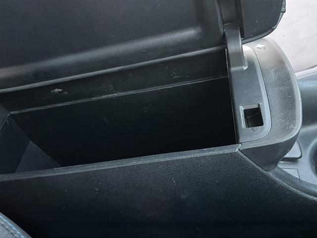 プリウス Sツーリングセレクション モデリスタエアロ 黒レザー パナソニックナビ シートヒーター 純正17インチAW トヨタセーフティセンス ドライブレコーダー LEDヘッドライト バックカメラ ETC オートハイビーム レーンアシスト(16枚目)