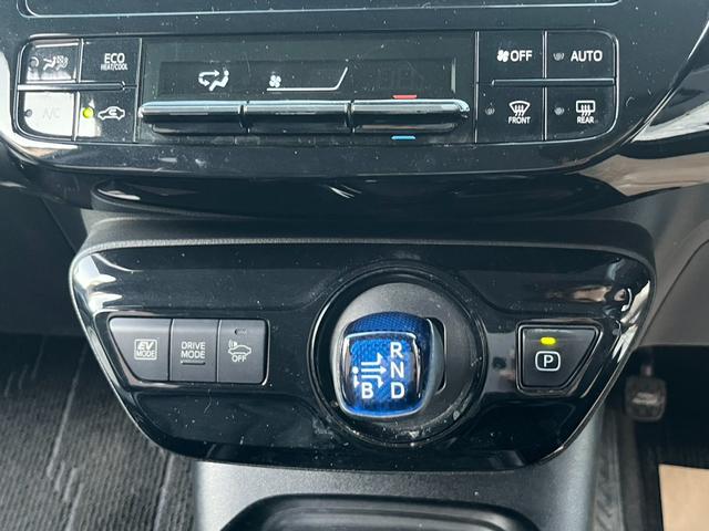 プリウス Sツーリングセレクション モデリスタエアロ 黒レザー パナソニックナビ シートヒーター 純正17インチAW トヨタセーフティセンス ドライブレコーダー LEDヘッドライト バックカメラ ETC オートハイビーム レーンアシスト(17枚目)