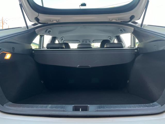 プリウス Sツーリングセレクション モデリスタエアロ 黒レザー パナソニックナビ シートヒーター 純正17インチAW トヨタセーフティセンス ドライブレコーダー LEDヘッドライト バックカメラ ETC オートハイビーム レーンアシスト(33枚目)