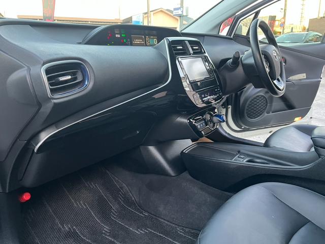 プリウス Sツーリングセレクション モデリスタエアロ 黒レザー パナソニックナビ シートヒーター 純正17インチAW トヨタセーフティセンス ドライブレコーダー LEDヘッドライト バックカメラ ETC オートハイビーム レーンアシスト(38枚目)