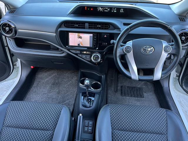 アクア X-アーバン ソリッド ハーフレザー 純正ナビ バックカメラ トヨタセーフティセンス Bluetooth 左右シートヒーター ETC LEDヘッドライト 純正16インチAW テレビ再生 レーンアシスト オートハイビーム(3枚目)