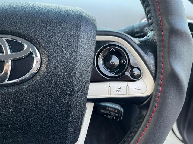 プリウス Ａツーリングセレクション　社外エアロ　白黒レザー　カロッツェリア大型ナビ　トヨタセーフティセンス　シートヒーター　Ｂｌｕｅｔｏｏｔｈ　ＤＶＤ再生　フルセグＴＶ　Ｂｌｕｅｔｏｏｔｈ　ＢＳＭ　ＨＵＤ　ＬＥＤヘッドライト　ＥＴＣ（10枚目）