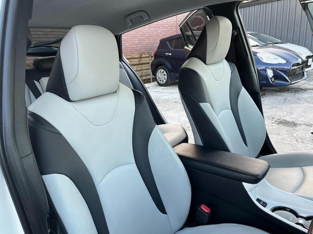 プリウス Ａツーリングセレクション　社外エアロ　白黒レザー　カロッツェリア大型ナビ　トヨタセーフティセンス　シートヒーター　Ｂｌｕｅｔｏｏｔｈ　ＤＶＤ再生　フルセグＴＶ　Ｂｌｕｅｔｏｏｔｈ　ＢＳＭ　ＨＵＤ　ＬＥＤヘッドライト　ＥＴＣ（29枚目）