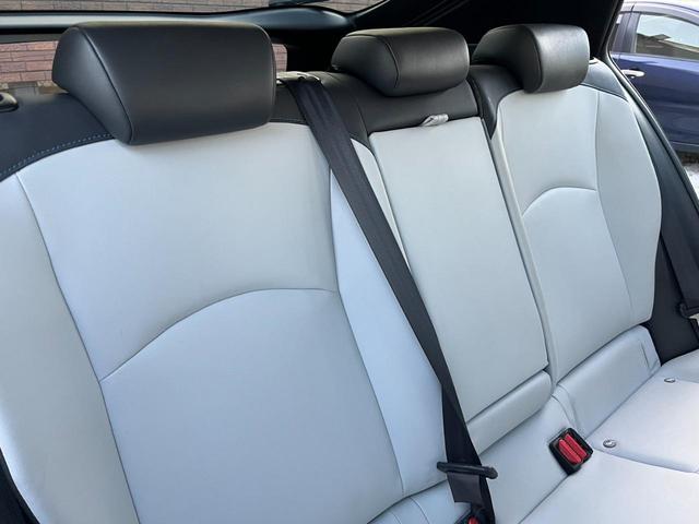 プリウス Ａツーリングセレクション　社外エアロ　白黒レザー　カロッツェリア大型ナビ　トヨタセーフティセンス　シートヒーター　Ｂｌｕｅｔｏｏｔｈ　ＤＶＤ再生　フルセグＴＶ　Ｂｌｕｅｔｏｏｔｈ　ＢＳＭ　ＨＵＤ　ＬＥＤヘッドライト　ＥＴＣ（32枚目）