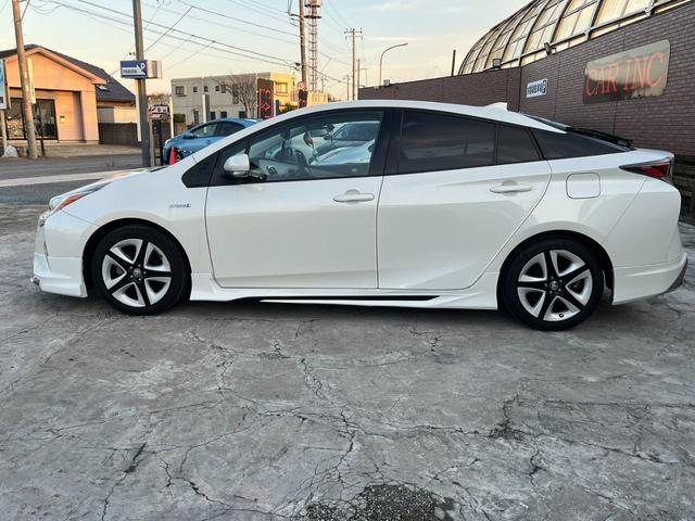 プリウス Ａツーリングセレクション　社外エアロ　白黒レザー　カロッツェリア大型ナビ　トヨタセーフティセンス　シートヒーター　Ｂｌｕｅｔｏｏｔｈ　ＤＶＤ再生　フルセグＴＶ　Ｂｌｕｅｔｏｏｔｈ　ＢＳＭ　ＨＵＤ　ＬＥＤヘッドライト　ＥＴＣ（52枚目）