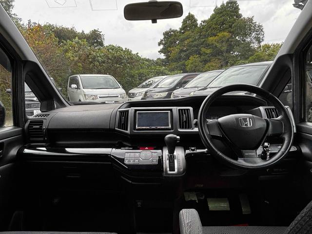 ステップワゴンスパーダ Ｓ　ＥＴＣ　バックカメラ　ナビ　ＴＶ　両側スライド・片側電動　オートライト　ＨＩＤ　キーレスエントリー　３列シート　ＣＶＴ　アルミホイール　ＣＤ　ＵＳＢ　Ｂｌｕｅｔｏｏｔｈ　盗難防止システム（3枚目）