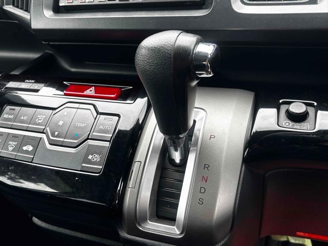 ステップワゴンスパーダ Ｓ　ＥＴＣ　バックカメラ　ナビ　ＴＶ　両側スライド・片側電動　オートライト　ＨＩＤ　キーレスエントリー　３列シート　ＣＶＴ　アルミホイール　ＣＤ　ＵＳＢ　Ｂｌｕｅｔｏｏｔｈ　盗難防止システム（15枚目）