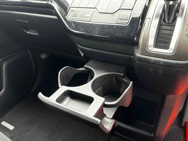 ステップワゴンスパーダ Ｓ　ＥＴＣ　バックカメラ　ナビ　ＴＶ　両側スライド・片側電動　オートライト　ＨＩＤ　キーレスエントリー　３列シート　ＣＶＴ　アルミホイール　ＣＤ　ＵＳＢ　Ｂｌｕｅｔｏｏｔｈ　盗難防止システム（23枚目）