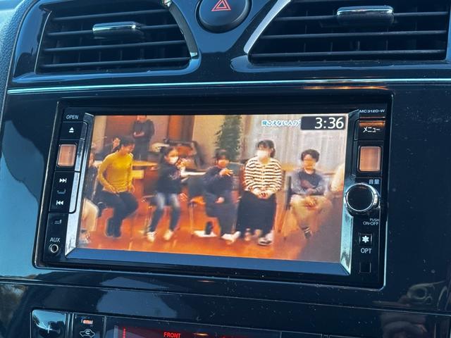 セレナ ハイウェイスター　Ｓ－ハイブリッド　バックカメラ　ナビ　ＴＶ　オートクルーズコントロール　電動スライドドア　オートライト　ＨＩＤ　スマートキー　アイドリングストップ　電動格納ミラー　３列シート　ＣＶＴ　ＣＤ（7枚目）