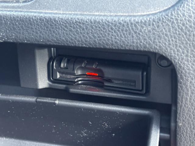 セレナ ハイウェイスター　Ｓ－ハイブリッド　バックカメラ　ナビ　ＴＶ　オートクルーズコントロール　電動スライドドア　オートライト　ＨＩＤ　スマートキー　アイドリングストップ　電動格納ミラー　３列シート　ＣＶＴ　ＣＤ（11枚目）