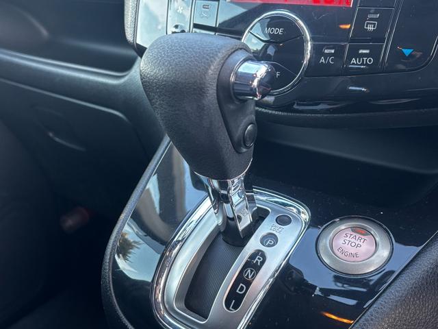 セレナ ハイウェイスター　Ｓ－ハイブリッド　バックカメラ　ナビ　ＴＶ　オートクルーズコントロール　電動スライドドア　オートライト　ＨＩＤ　スマートキー　アイドリングストップ　電動格納ミラー　３列シート　ＣＶＴ　ＣＤ（12枚目）