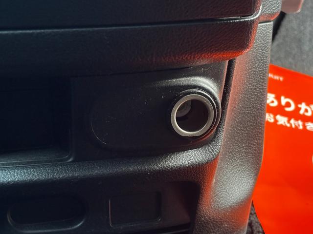 セレナ ハイウェイスター　Ｓ－ハイブリッド　バックカメラ　ナビ　ＴＶ　オートクルーズコントロール　電動スライドドア　オートライト　ＨＩＤ　スマートキー　アイドリングストップ　電動格納ミラー　３列シート　ＣＶＴ　ＣＤ（13枚目）