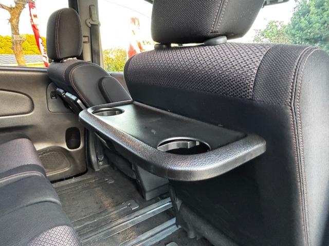 セレナ ハイウェイスター　Ｓ－ハイブリッド　バックカメラ　ナビ　ＴＶ　オートクルーズコントロール　電動スライドドア　オートライト　ＨＩＤ　スマートキー　アイドリングストップ　電動格納ミラー　３列シート　ＣＶＴ　ＣＤ（17枚目）