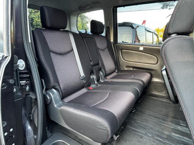 セレナ ハイウェイスター　Ｓ－ハイブリッド　バックカメラ　ナビ　ＴＶ　オートクルーズコントロール　電動スライドドア　オートライト　ＨＩＤ　スマートキー　アイドリングストップ　電動格納ミラー　３列シート　ＣＶＴ　ＣＤ（19枚目）