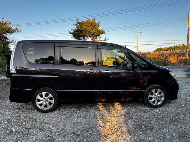 セレナ ハイウェイスター　Ｓ－ハイブリッド　バックカメラ　ナビ　ＴＶ　オートクルーズコントロール　電動スライドドア　オートライト　ＨＩＤ　スマートキー　アイドリングストップ　電動格納ミラー　３列シート　ＣＶＴ　ＣＤ（26枚目）