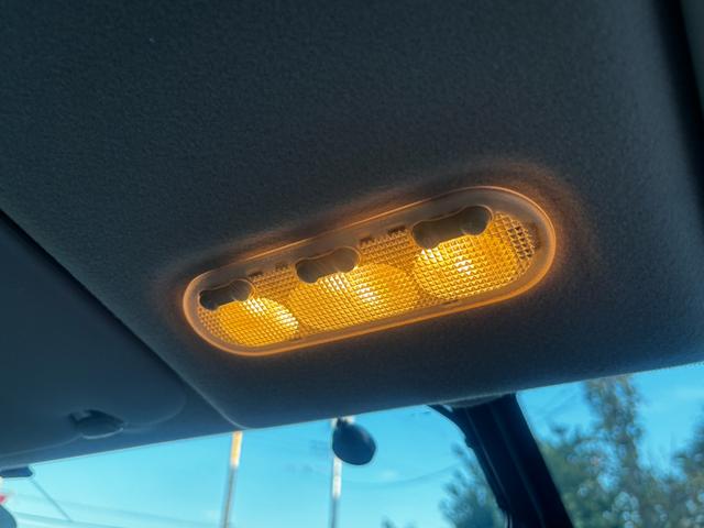 セレナ ハイウェイスター　Ｓ－ハイブリッド　バックカメラ　ナビ　ＴＶ　オートクルーズコントロール　電動スライドドア　オートライト　ＨＩＤ　スマートキー　アイドリングストップ　電動格納ミラー　３列シート　ＣＶＴ　ＣＤ（37枚目）