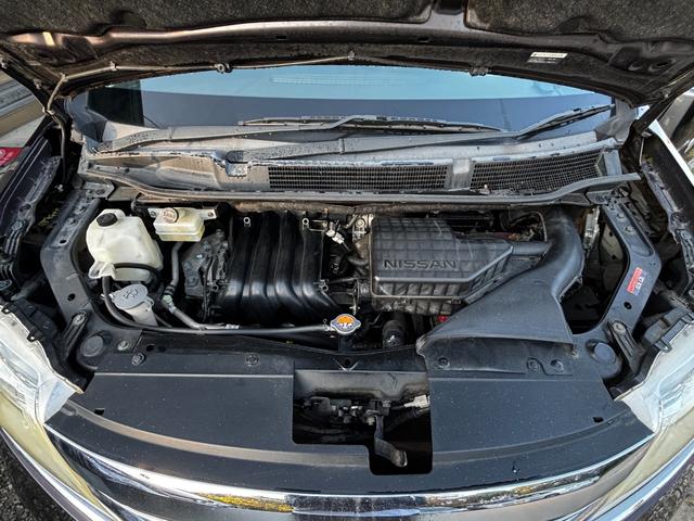 セレナ ハイウェイスター　Ｓ－ハイブリッド　バックカメラ　ナビ　ＴＶ　オートクルーズコントロール　電動スライドドア　オートライト　ＨＩＤ　スマートキー　アイドリングストップ　電動格納ミラー　３列シート　ＣＶＴ　ＣＤ（43枚目）