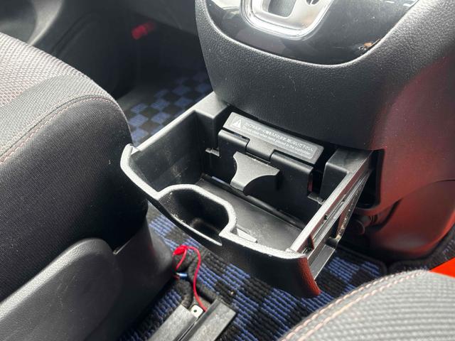 セレナ ハイウェイスター　Ｖセレクション　バッテリー新品交換済み　ＥＴＣ　バックカメラ　ナビ　オートクルーズ　両側電動スライドドア　オートライト　スマートキー　アイドリングストップ　電動格納ミラー　アルミホイール　Ｂｌｕｅｔｏｏｔｈ（13枚目）