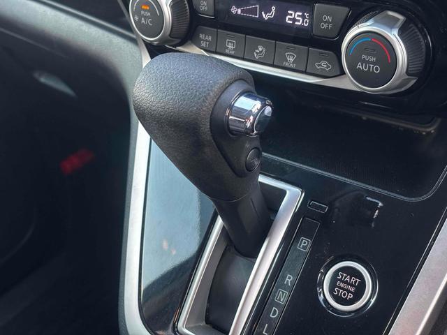 セレナ Ｘ　Ｖセレクション　Ｓ－ＨＹＢＲＩＤ　ドライブレコーダー　ＥＴＣ　全周囲カメラ　オートクルーズコントロール　パークアシスト　衝突被害軽減システム　両側電動スライドドア　オートライト　スマートキー　アイドリングストップ（11枚目）