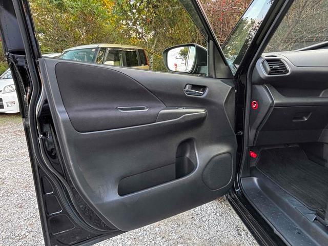 セレナ Ｘ　Ｖセレクション　Ｓ－ＨＹＢＲＩＤ　ドライブレコーダー　ＥＴＣ　全周囲カメラ　オートクルーズコントロール　パークアシスト　衝突被害軽減システム　両側電動スライドドア　オートライト　スマートキー　アイドリングストップ（33枚目）