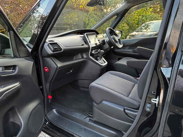 セレナ Ｘ　Ｖセレクション　Ｓ－ＨＹＢＲＩＤ　ドライブレコーダー　ＥＴＣ　全周囲カメラ　オートクルーズコントロール　パークアシスト　衝突被害軽減システム　両側電動スライドドア　オートライト　スマートキー　アイドリングストップ（34枚目）