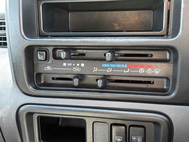 サンバーバン トランスポーター　４ＷＤ　ＭＴ　ＥＴＣ　両側スライドドア　エアコン　パワーウィンドウ　運転席エアバッグ（10枚目）