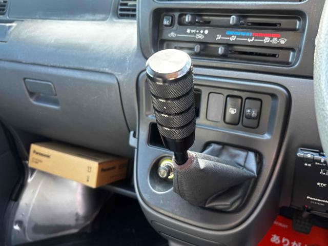 サンバーバン トランスポーター　４ＷＤ　ＭＴ　ＥＴＣ　両側スライドドア　エアコン　パワーウィンドウ　運転席エアバッグ（12枚目）