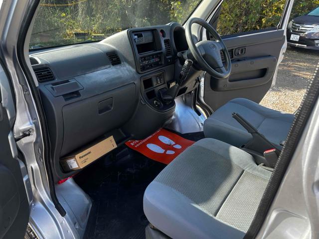 サンバーバン トランスポーター　４ＷＤ　ＭＴ　ＥＴＣ　両側スライドドア　エアコン　パワーウィンドウ　運転席エアバッグ（31枚目）