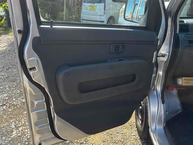 サンバーバン トランスポーター　４ＷＤ　ＭＴ　ＥＴＣ　両側スライドドア　エアコン　パワーウィンドウ　運転席エアバッグ（33枚目）