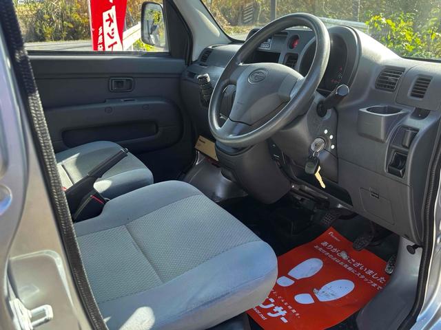 サンバーバン トランスポーター　４ＷＤ　ＭＴ　ＥＴＣ　両側スライドドア　エアコン　パワーウィンドウ　運転席エアバッグ（34枚目）