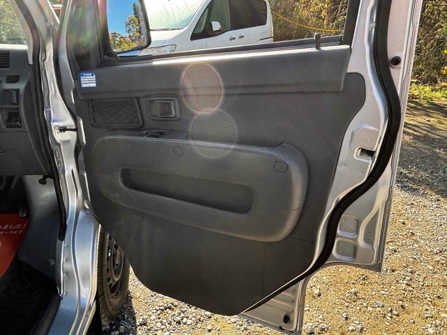 サンバーバン トランスポーター　４ＷＤ　ＭＴ　ＥＴＣ　両側スライドドア　エアコン　パワーウィンドウ　運転席エアバッグ（35枚目）