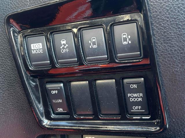 両側電動スライドドア！！荷物で手が塞がるなど簡単にドアの開閉が出来ます！何より力いらずで開閉ＯＫ！女性やお年寄りにも優しい。電動機能はＯＦＦにもできますから元気なお子様の駆け出しも安心！