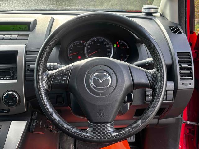 プレマシー ２０Ｓ　ＥＴＣ　クリアランスソナー　両側電動スライドドア　ＨＩＤ　スマートキー　電動格納ミラー　３列シート　フルフラット　オットマン　ＡＴ　アルミホイール　ＣＤ　盗難防止システム　衝突安全ボディ　ＡＢＳ（5枚目）