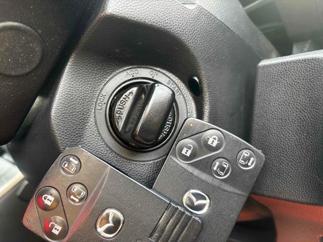 プレマシー ２０Ｓ　ＥＴＣ　クリアランスソナー　両側電動スライドドア　ＨＩＤ　スマートキー　電動格納ミラー　３列シート　フルフラット　オットマン　ＡＴ　アルミホイール　ＣＤ　盗難防止システム　衝突安全ボディ　ＡＢＳ（13枚目）