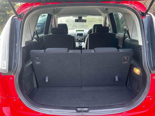 プレマシー ２０Ｓ　ＥＴＣ　クリアランスソナー　両側電動スライドドア　ＨＩＤ　スマートキー　電動格納ミラー　３列シート　フルフラット　オットマン　ＡＴ　アルミホイール　ＣＤ　盗難防止システム　衝突安全ボディ　ＡＢＳ（21枚目）