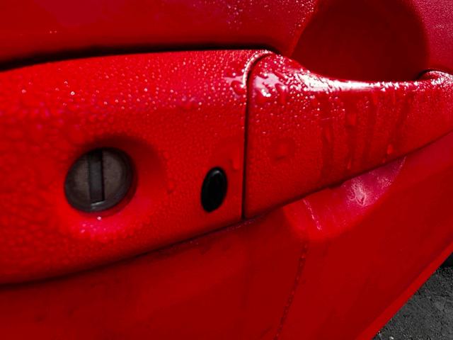 プレマシー ２０Ｓ　ＥＴＣ　クリアランスソナー　両側電動スライドドア　ＨＩＤ　スマートキー　電動格納ミラー　３列シート　フルフラット　オットマン　ＡＴ　アルミホイール　ＣＤ　盗難防止システム　衝突安全ボディ　ＡＢＳ（29枚目）