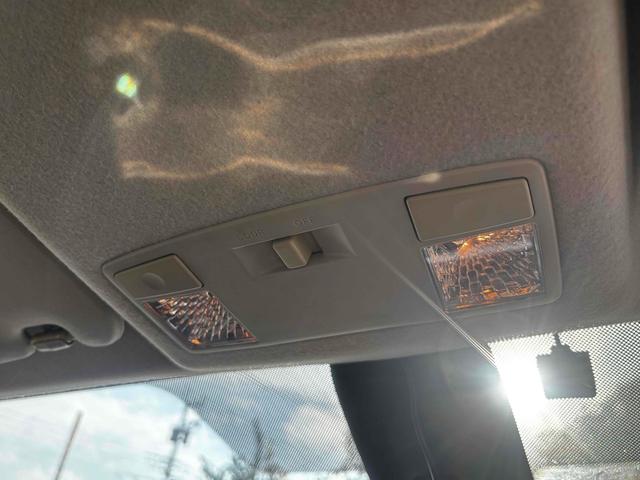 プレマシー ２０Ｓ　ＥＴＣ　クリアランスソナー　両側電動スライドドア　ＨＩＤ　スマートキー　電動格納ミラー　３列シート　フルフラット　オットマン　ＡＴ　アルミホイール　ＣＤ　盗難防止システム　衝突安全ボディ　ＡＢＳ（32枚目）