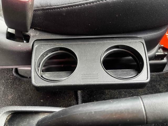 プレマシー ２０Ｓ　ＥＴＣ　クリアランスソナー　両側電動スライドドア　ＨＩＤ　スマートキー　電動格納ミラー　３列シート　フルフラット　オットマン　ＡＴ　アルミホイール　ＣＤ　盗難防止システム　衝突安全ボディ　ＡＢＳ（34枚目）