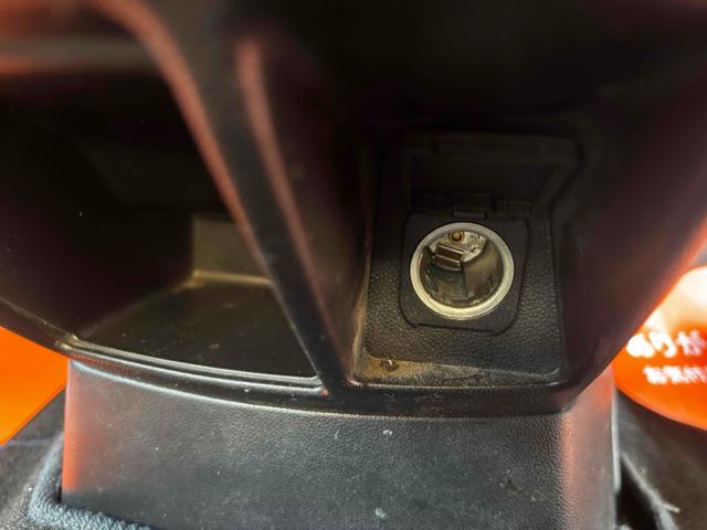 プレマシー ２０Ｓ　ＥＴＣ　クリアランスソナー　両側電動スライドドア　ＨＩＤ　スマートキー　電動格納ミラー　３列シート　フルフラット　オットマン　ＡＴ　アルミホイール　ＣＤ　盗難防止システム　衝突安全ボディ　ＡＢＳ（35枚目）