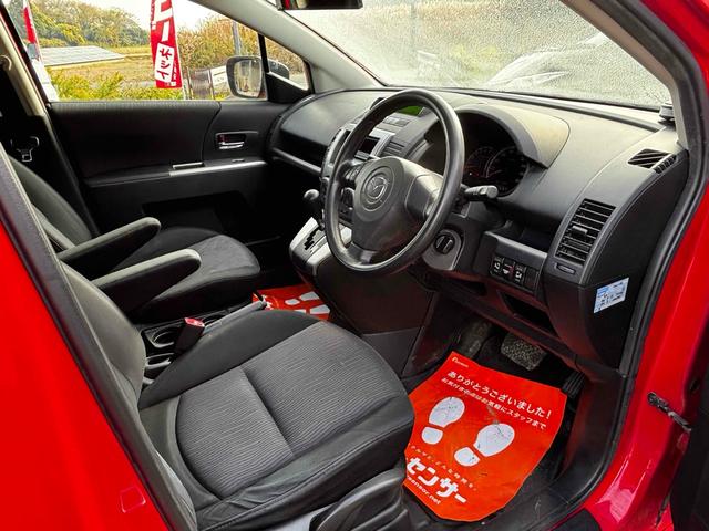 プレマシー ２０Ｓ　ＥＴＣ　クリアランスソナー　両側電動スライドドア　ＨＩＤ　スマートキー　電動格納ミラー　３列シート　フルフラット　オットマン　ＡＴ　アルミホイール　ＣＤ　盗難防止システム　衝突安全ボディ　ＡＢＳ（40枚目）